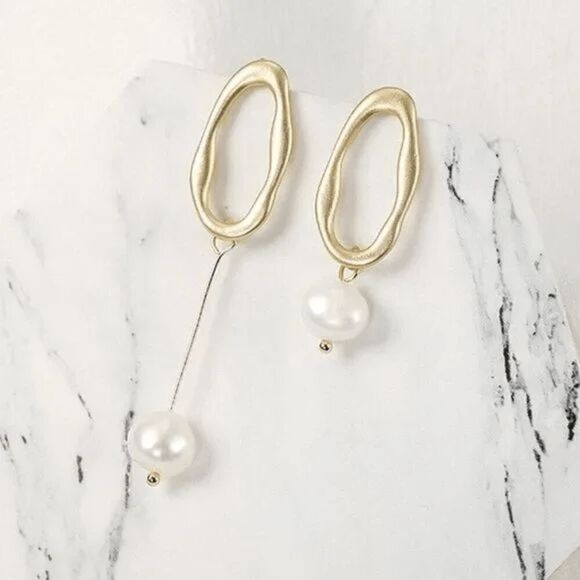 2/$21 Two Size Stylish Pearl Earrings - Picture 4 of 6